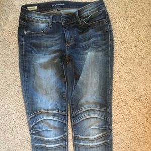 Driftwood Marilyn jeans with knee details